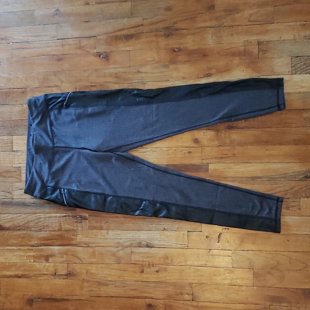 Xersion fitted workout leggings, size Medium